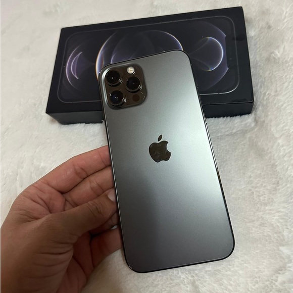 12 pro max phone SALE‼️ 128GB. NO BOX NO BOX NO BOX ONLY DE CELLPHONE AND CABLE - Picture 8 of 11